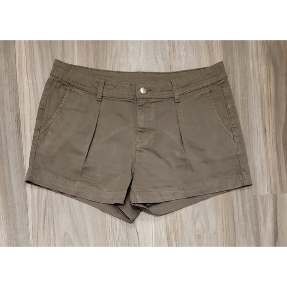 Lascana Front Pleated Shorts - Picture 1 of 8